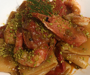 Paccheri de Gragnano con camarones y pistachos